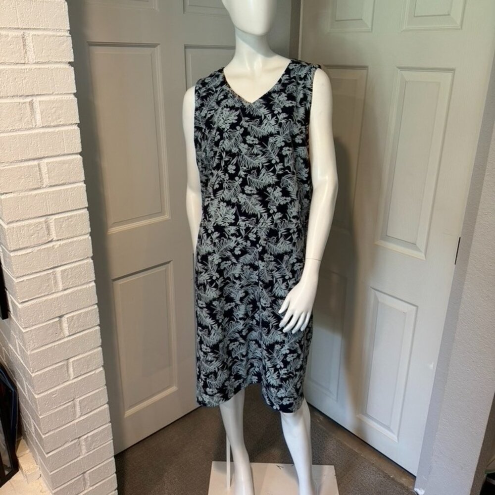 Duluth Trading Company Hawaiian/Floral Blue and Light Green Summer Dress